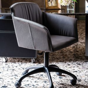 TYLER CHAIR – Contemporary leather swivel chair with wheels. By Cattelan Italia.