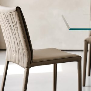 ITALIA COUTURE CHAIR – Modern dining chair with a clean and refined design, smooth and comfortable with padded cushions and backrest. By Cattelan Italia.